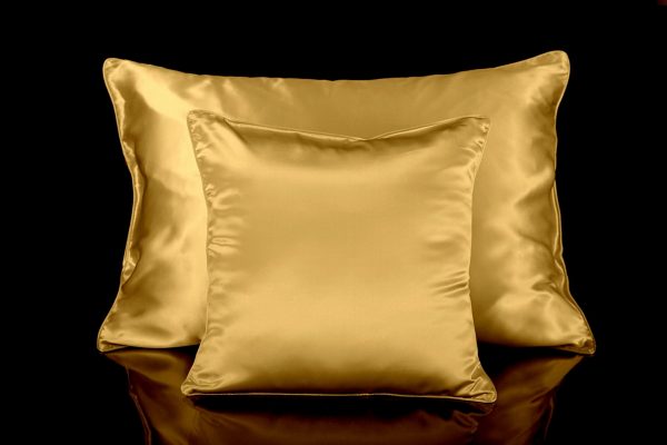 poszewka jedwabna na poduszkę Dark Gold